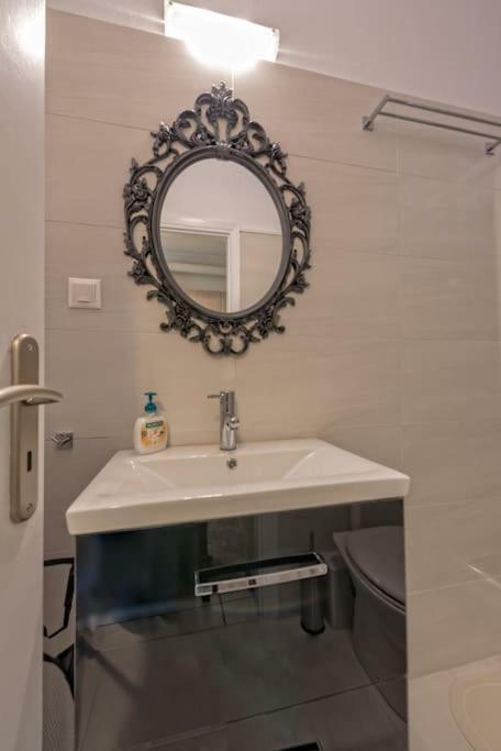 Pat House Apartment Янина Екстериор снимка